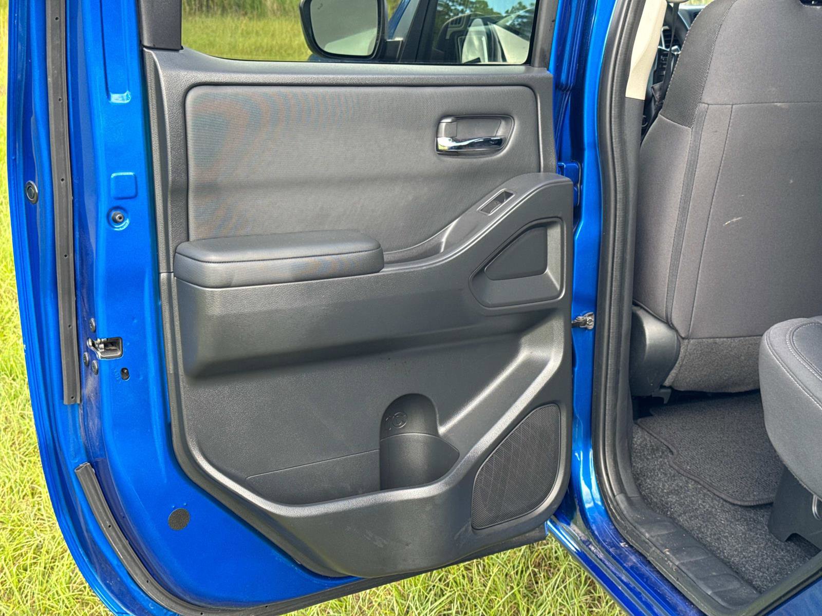 Used 2024 Nissan Frontier SV w/ Technology Package image 11