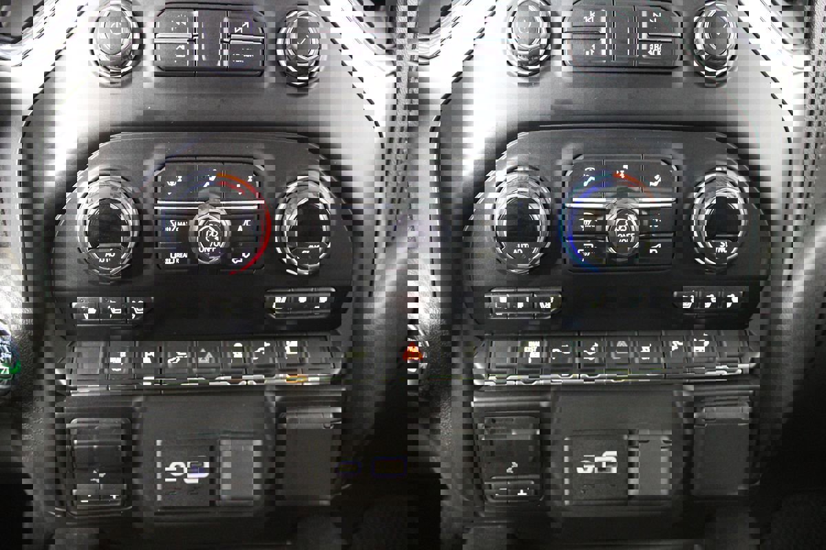 Used 2020 Chevrolet Silverado 2500 LTZ w/ LTZ Plus Package image 21