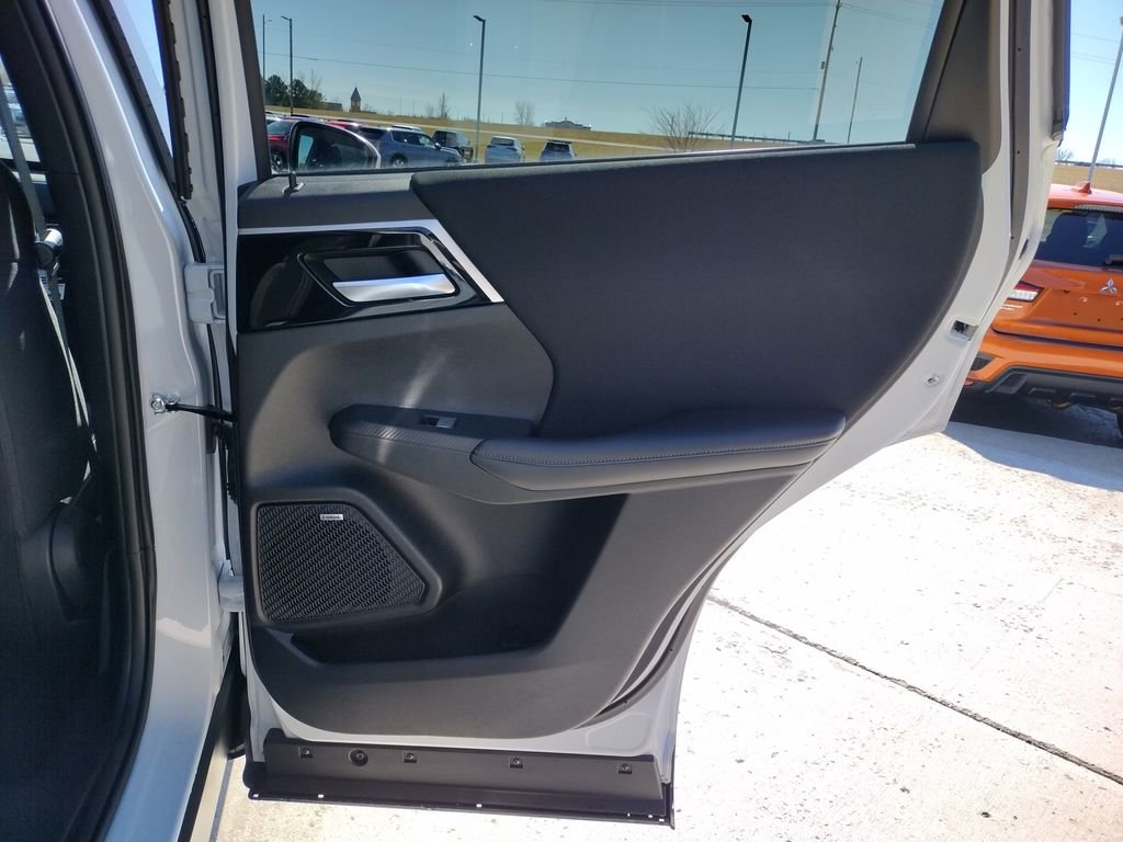 New 2026 Mitsubishi Outlander ES image 30