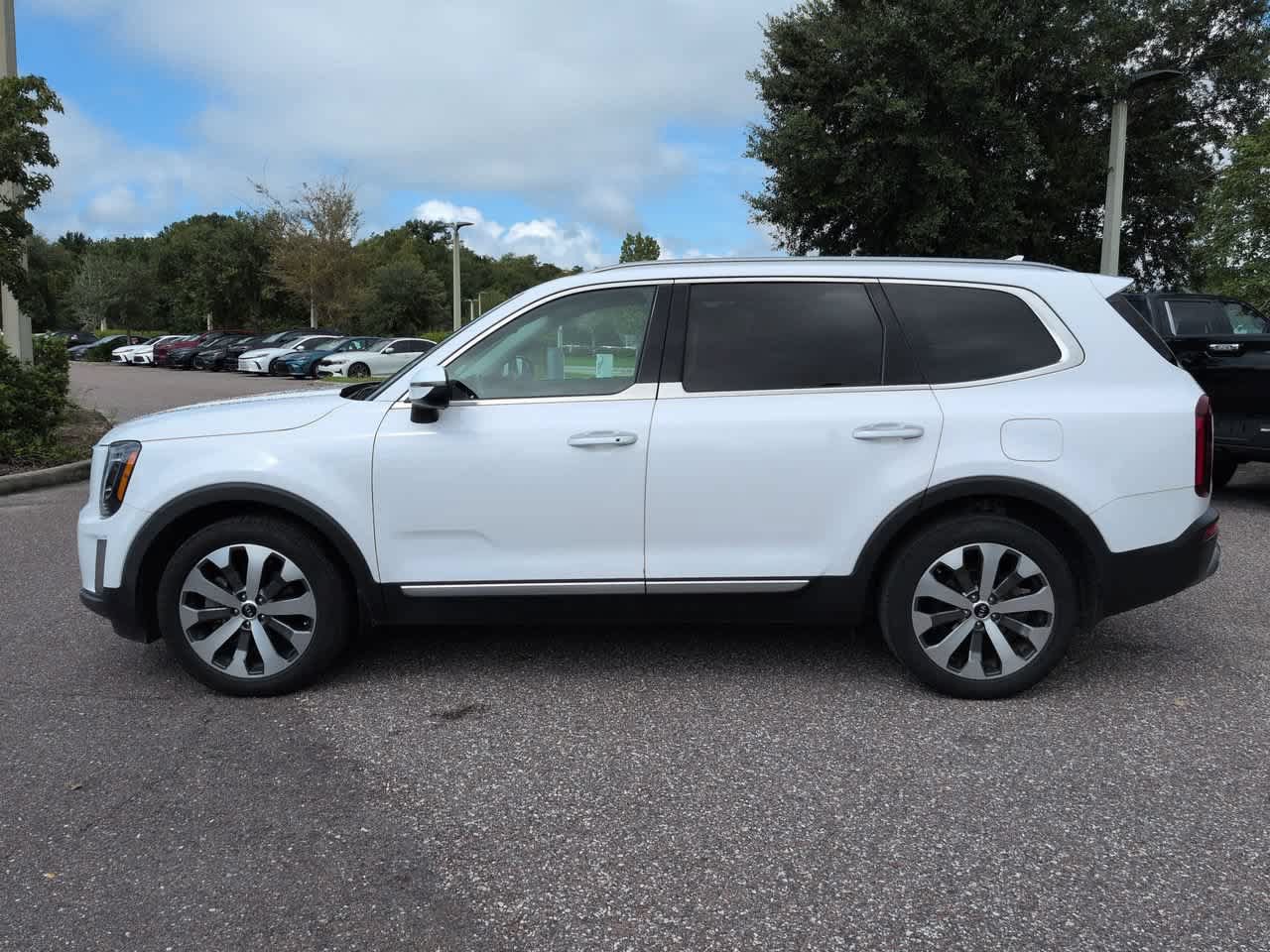 Used 2021 Kia Telluride S FWD image 3
