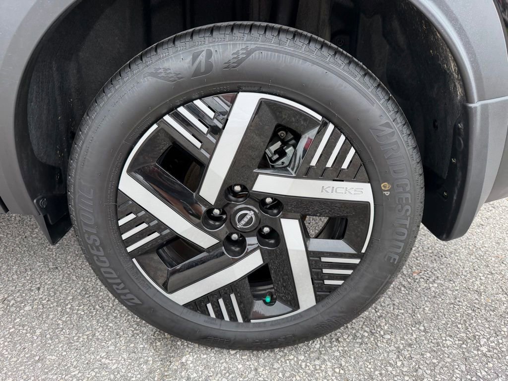 Used 2026 Nissan Kicks SV image 10