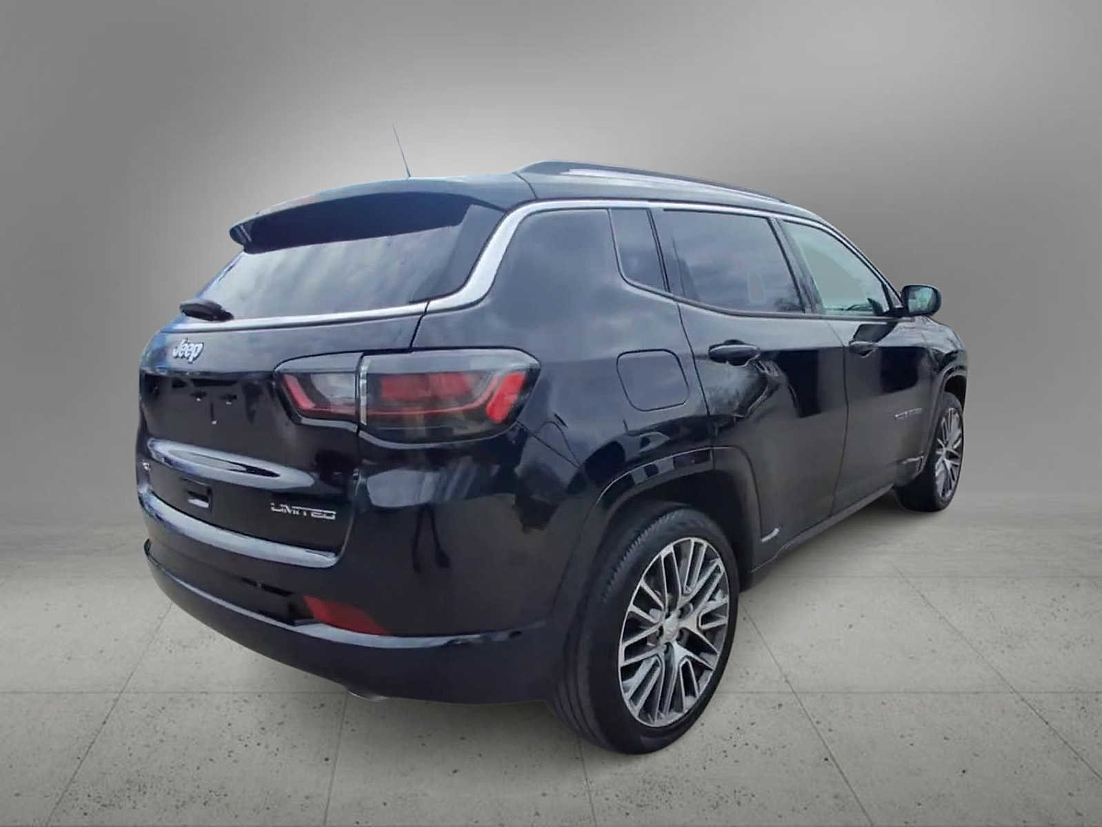 Used 2022 Jeep Compass Limited w/ Elite Group image 8