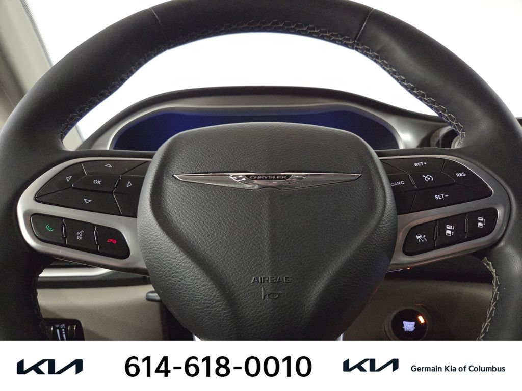 Used 2023 Chrysler Pacifica Touring-L FWD image 21