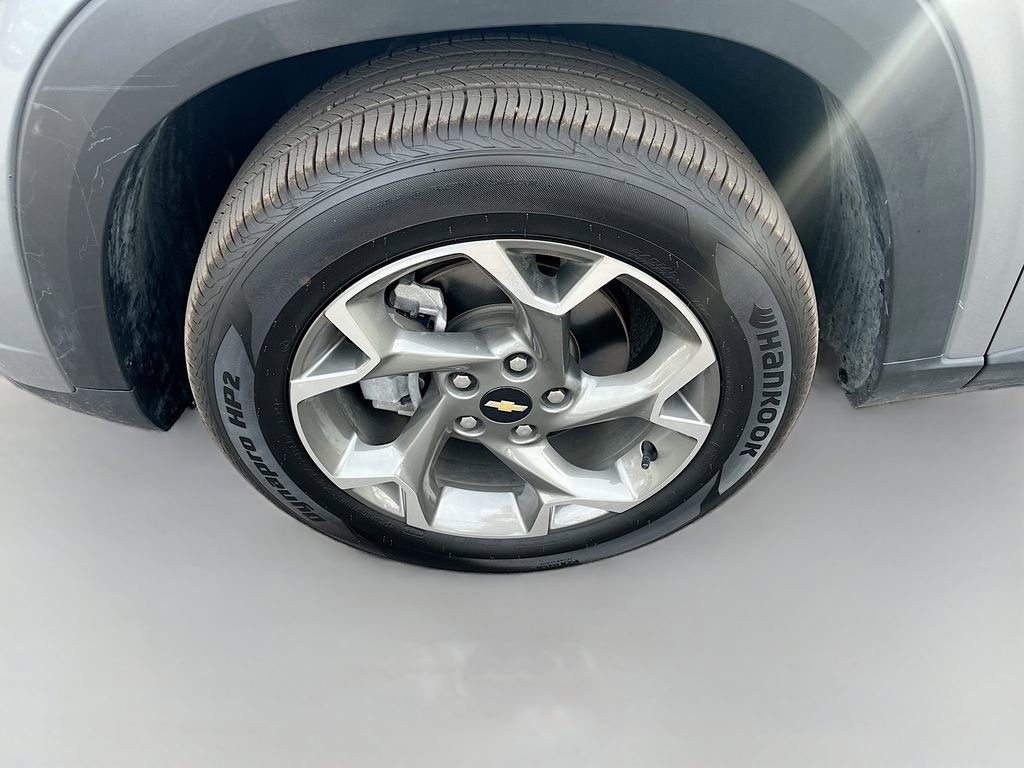 Used 2024 Chevrolet Trax RS FWD image 30