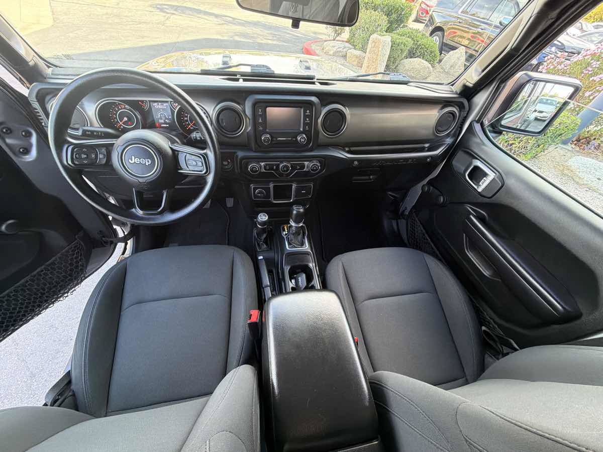 Used 2018 Jeep Wrangler Unlimited Sport AWD/4WD image 3