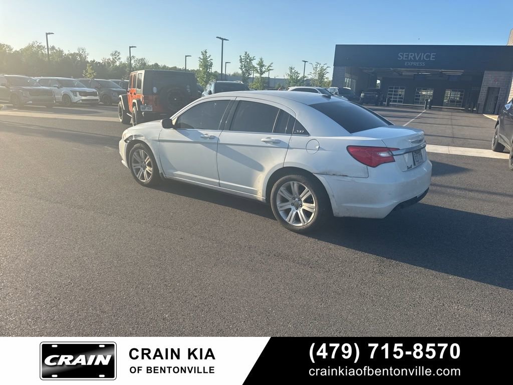 Used 2013 Chrysler 200 Touring FWD image 3