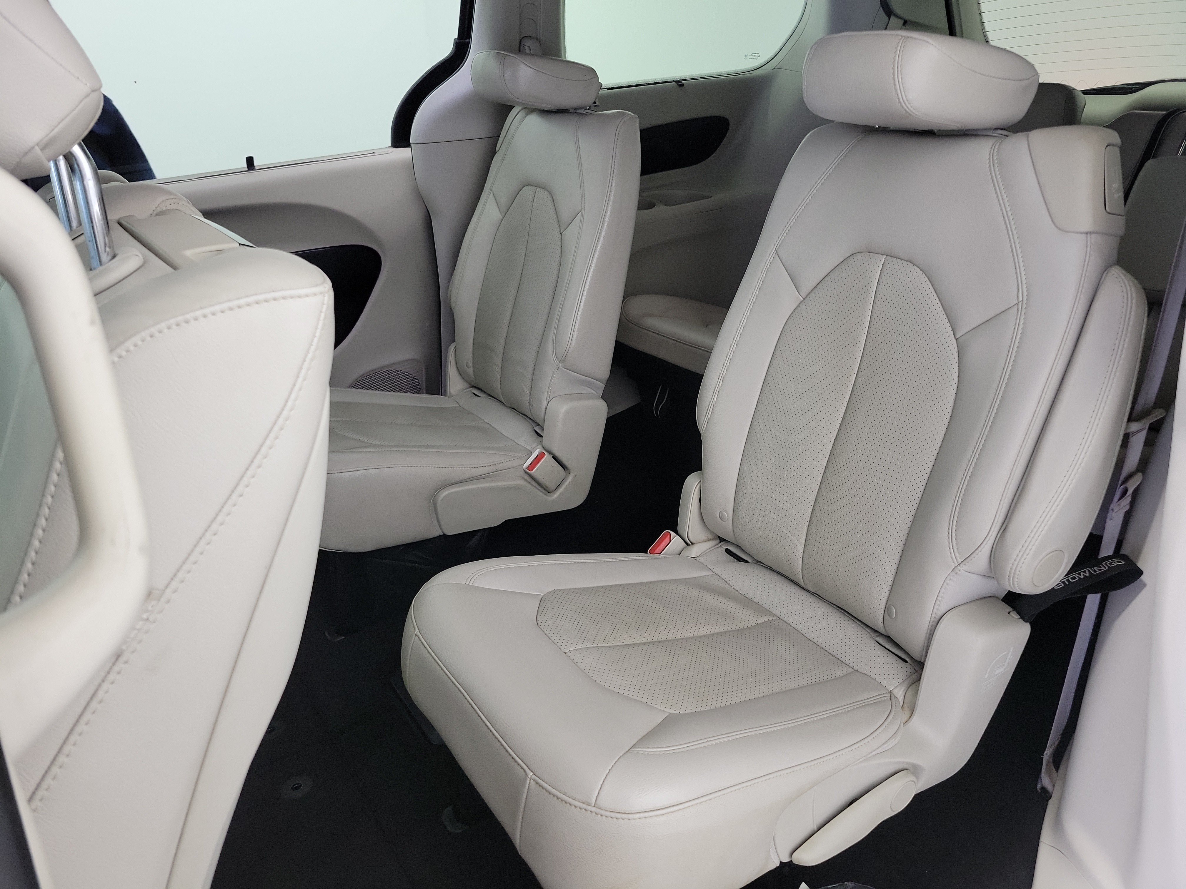 Used 2017 Chrysler Pacifica Touring-L Plus w/ Tire & Wheel Group FWD image 13