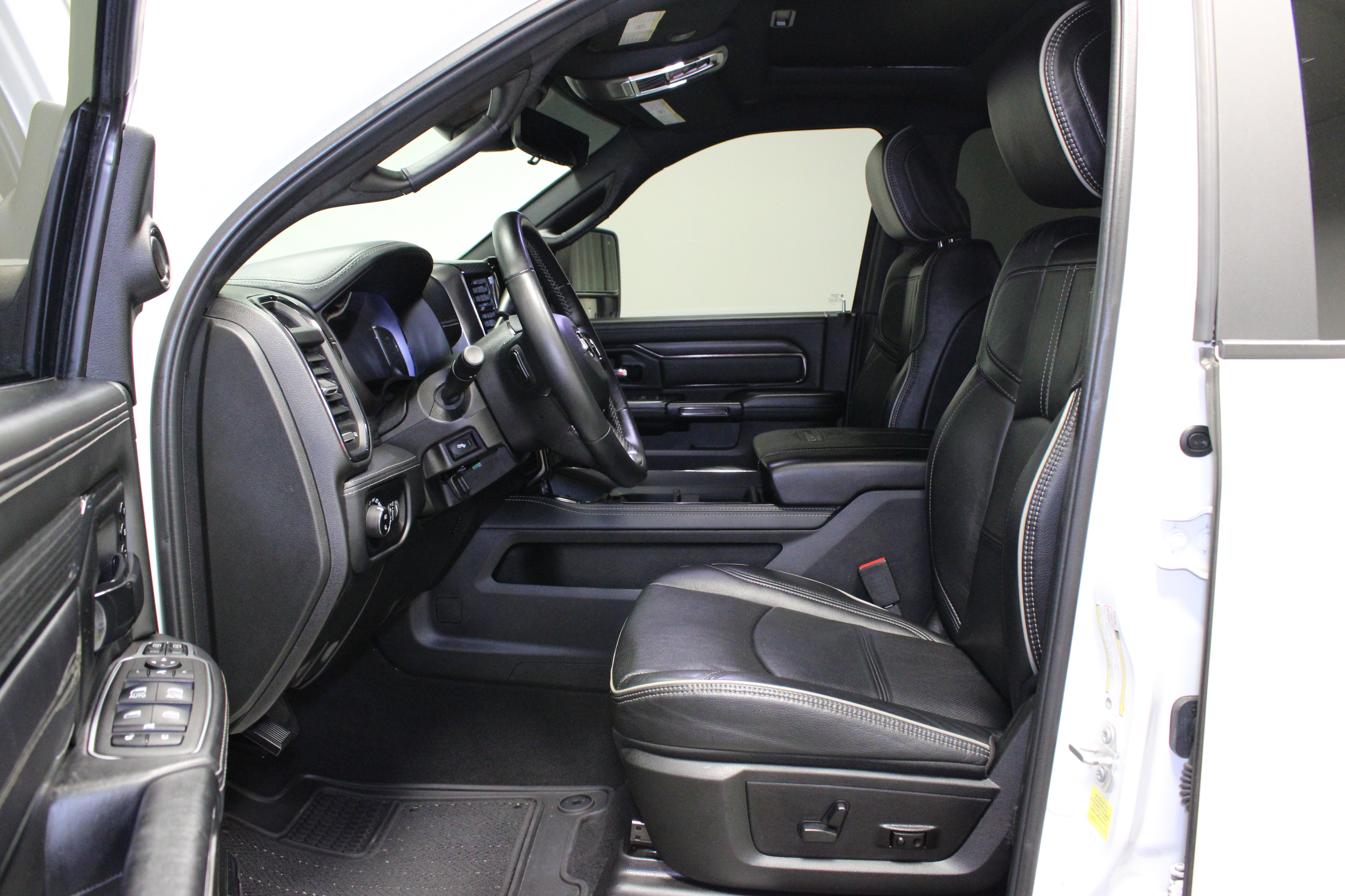 Used 2024 RAM 2500 Limited AWD/4WD image 16