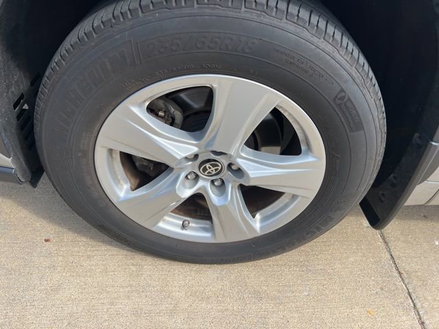 Used 2024 Toyota Highlander LE image 14