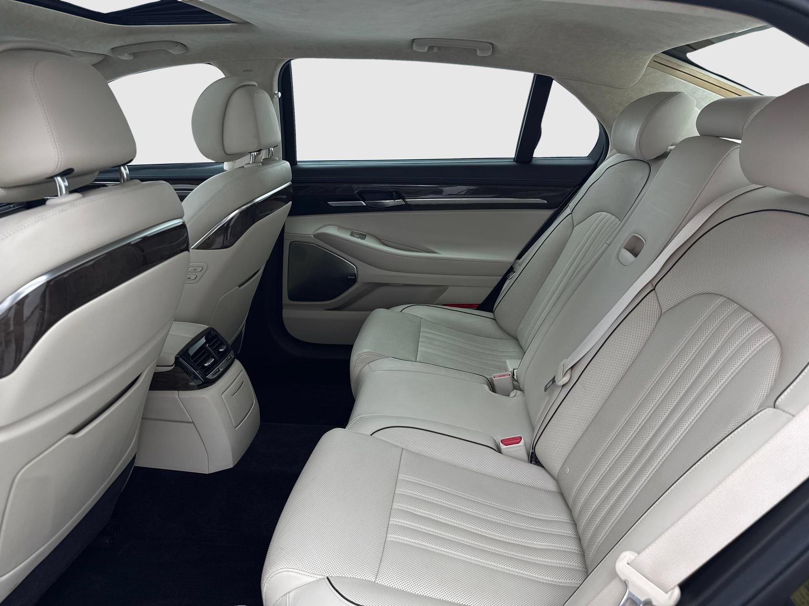 Used 2017 Genesis G90 3.3T Premium RWD image 38