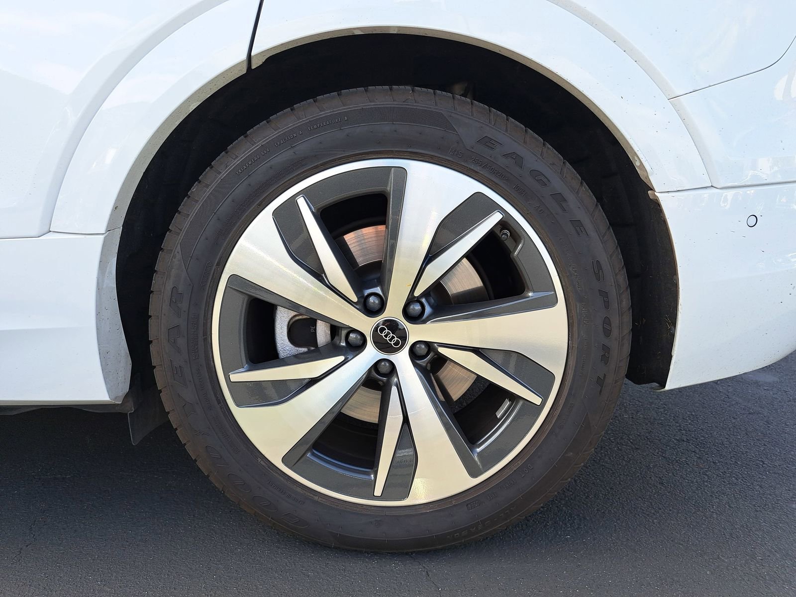 Used 2024 Audi Q8 e-tron Premium Plus image 7