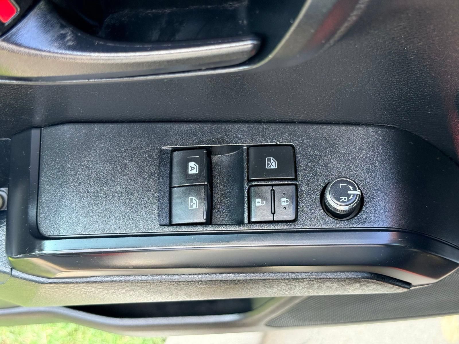 Used 2016 Toyota Tacoma SR AWD/4WD image 13