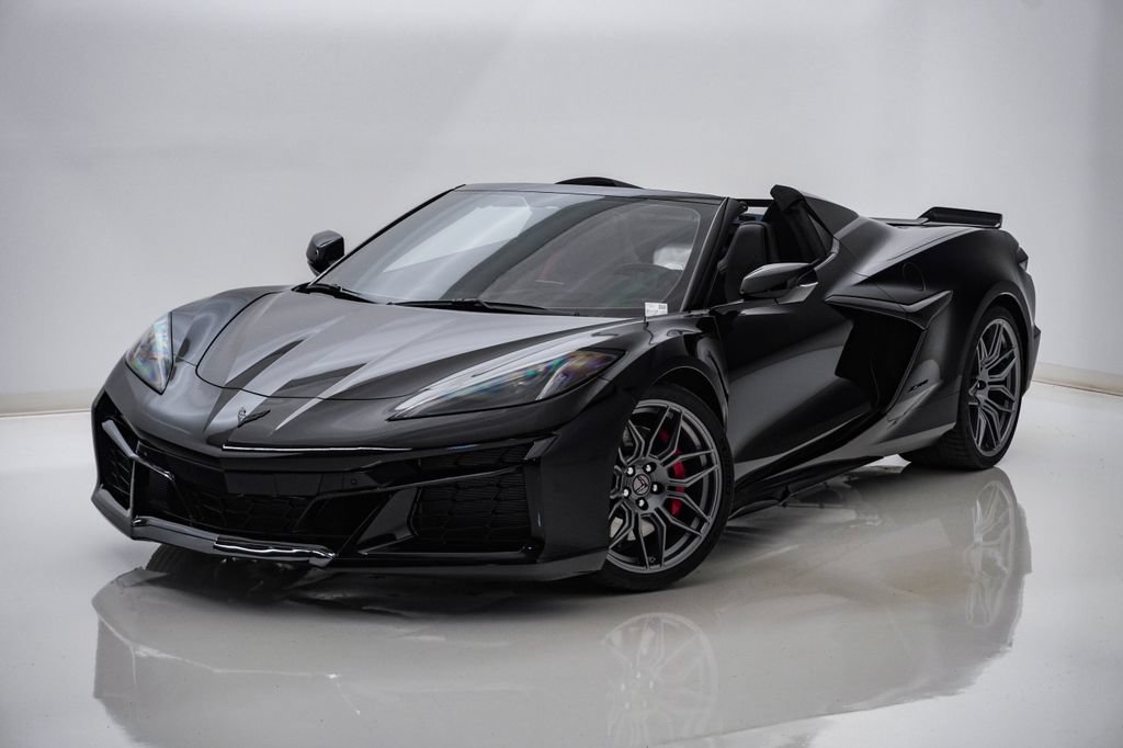 Used 2023 Chevrolet Corvette Z06 RWD image 3
