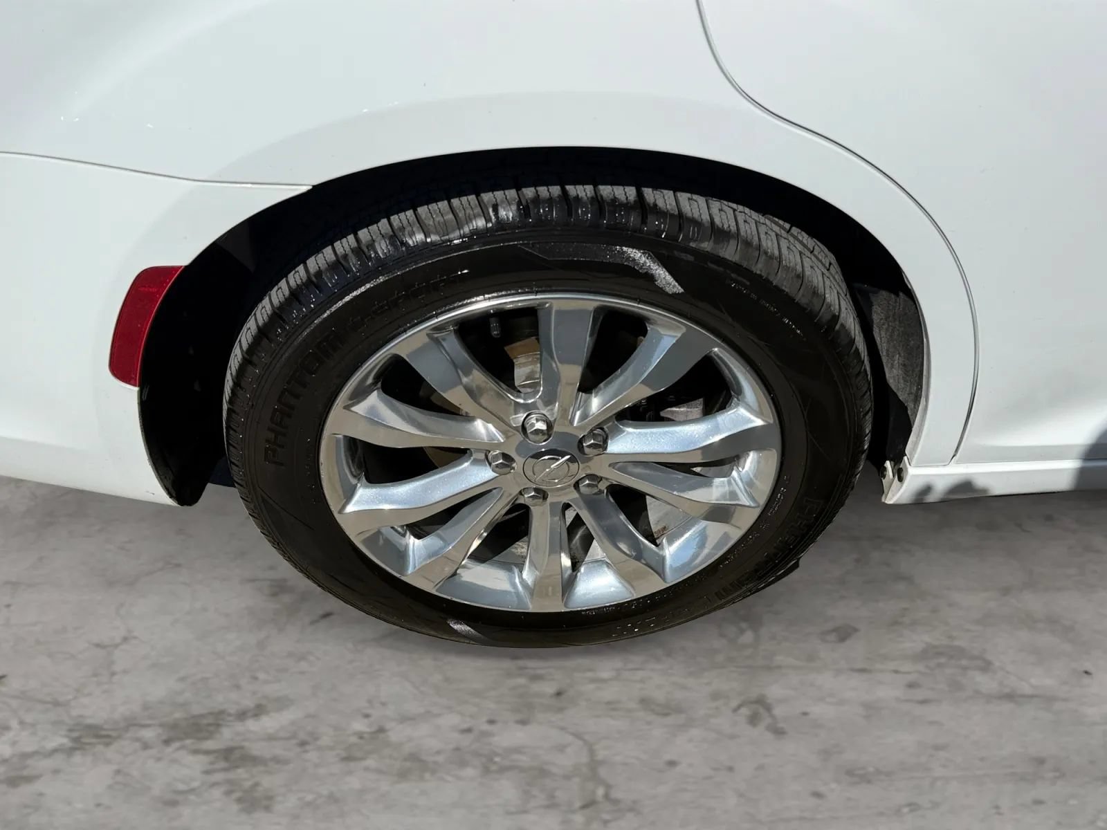 Used 2019 Chrysler 300 Touring AWD/4WD image 45