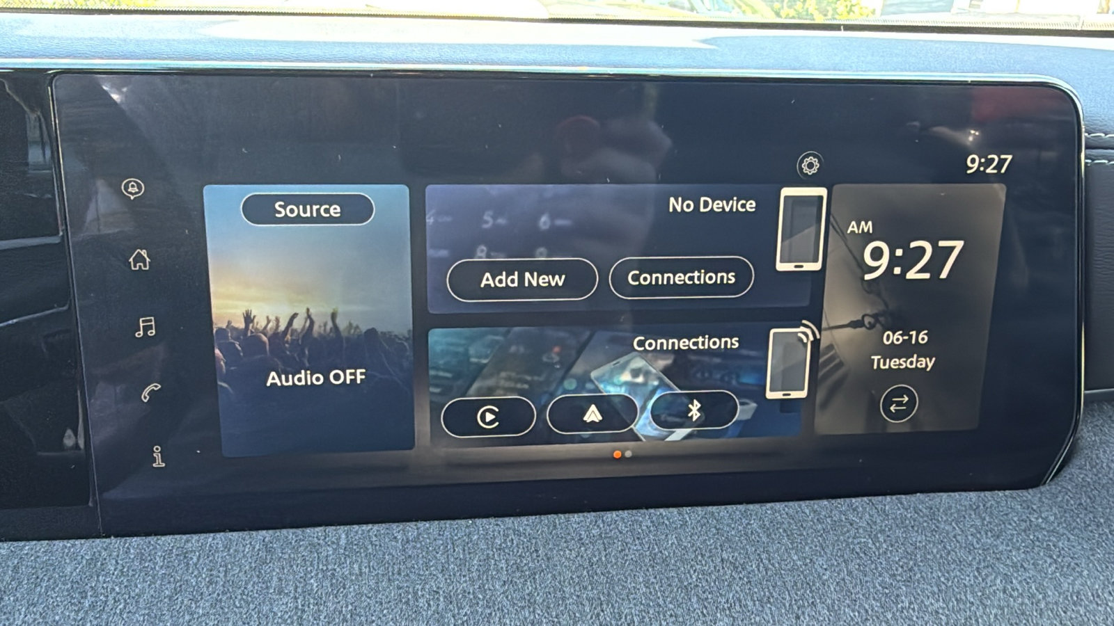 Certified 2025 Nissan Kicks SV AWD/4WD image 13