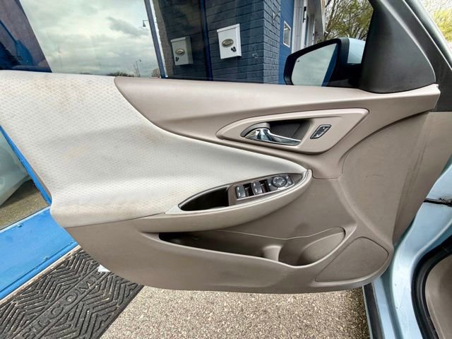 Used 2017 Chevrolet Malibu LT w/ Driver Confidence Package FWD image 23