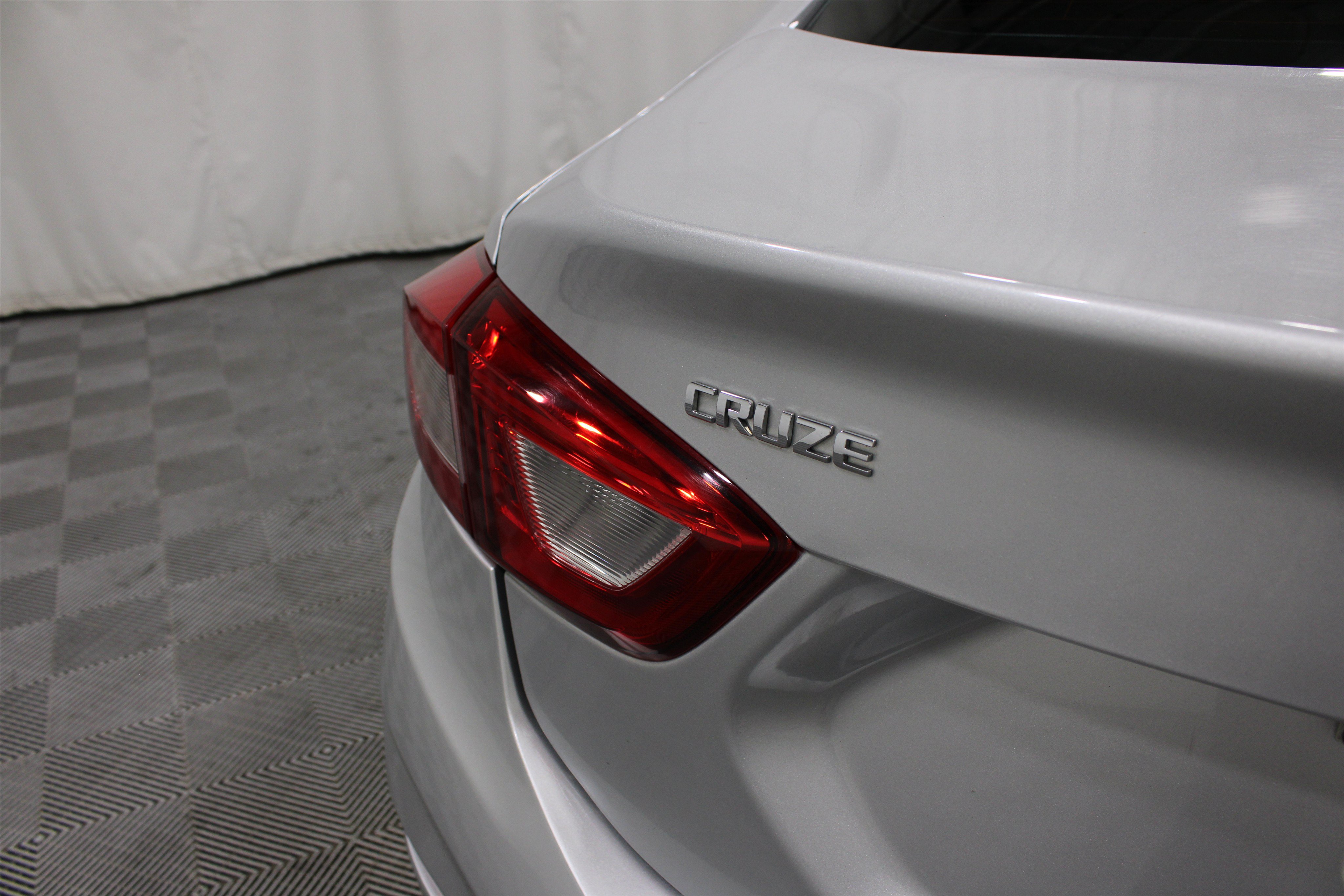 Used 2019 Chevrolet Cruze LT w/ Convenience Package FWD image 28
