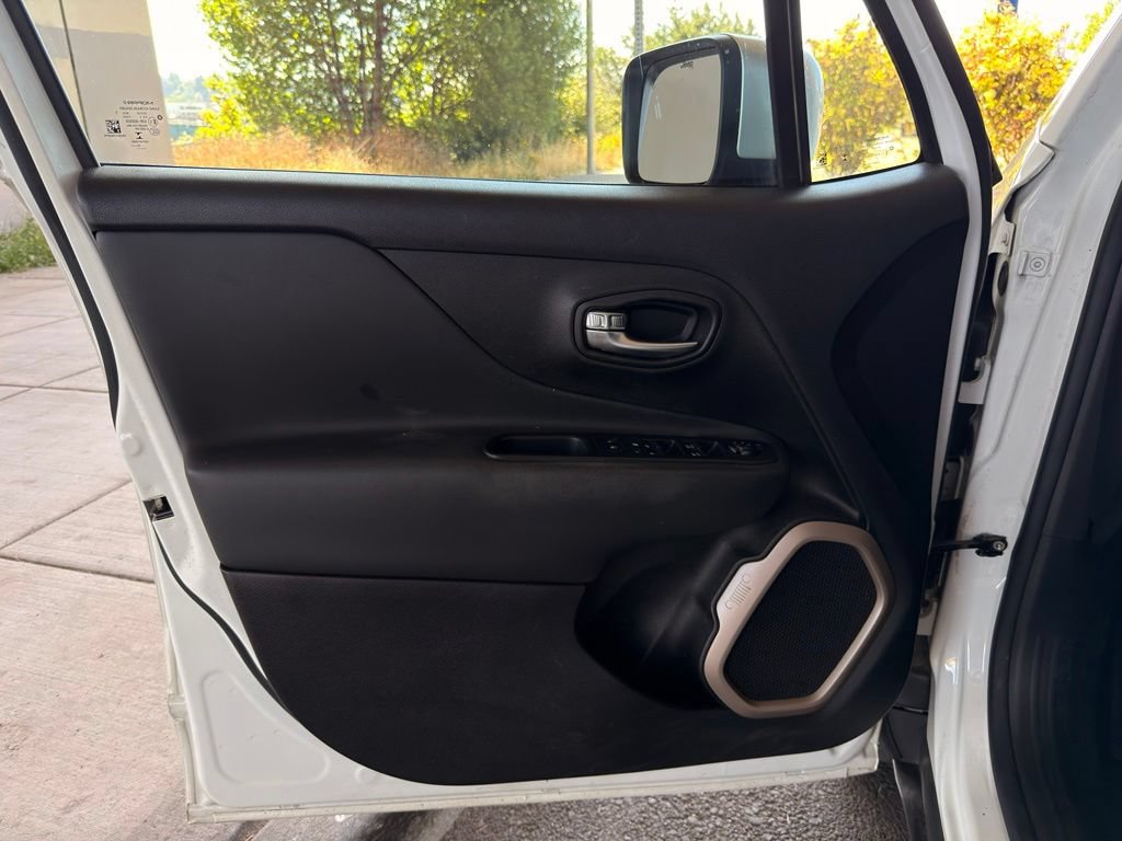Used 2016 Jeep Renegade Limited AWD/4WD image 21