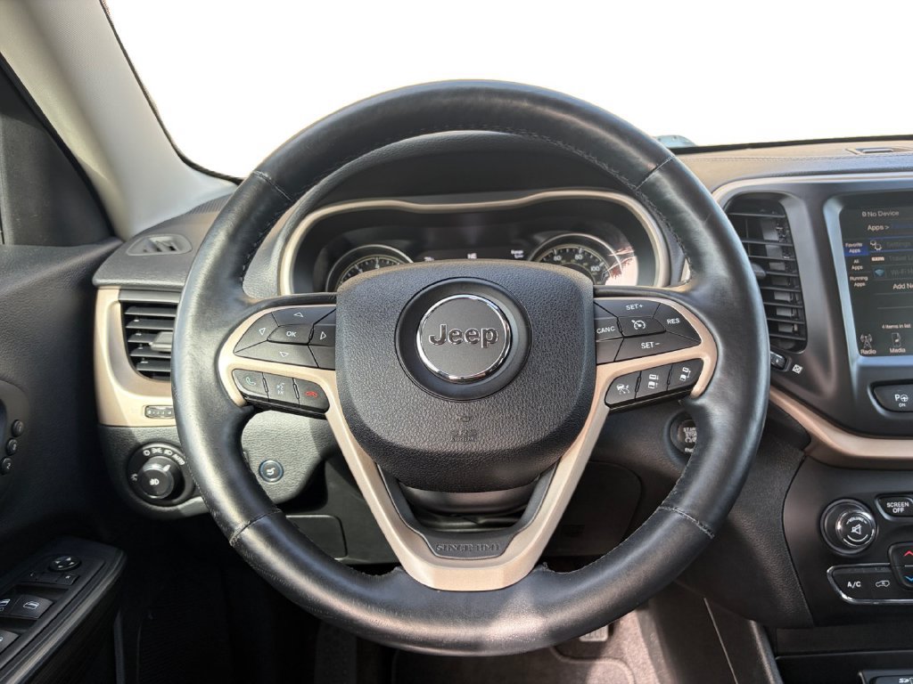 Used 2015 Jeep Cherokee Limited w/ Luxury Group AWD/4WD image 13