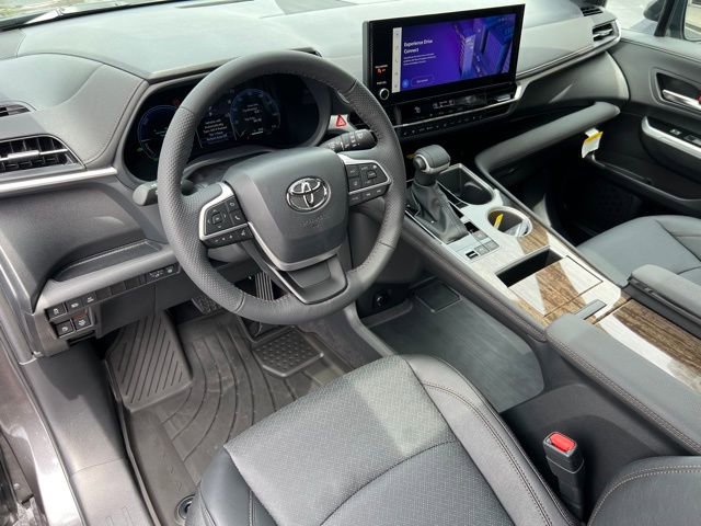 Used 2025 Toyota Sienna Limited AWD/4WD image 5
