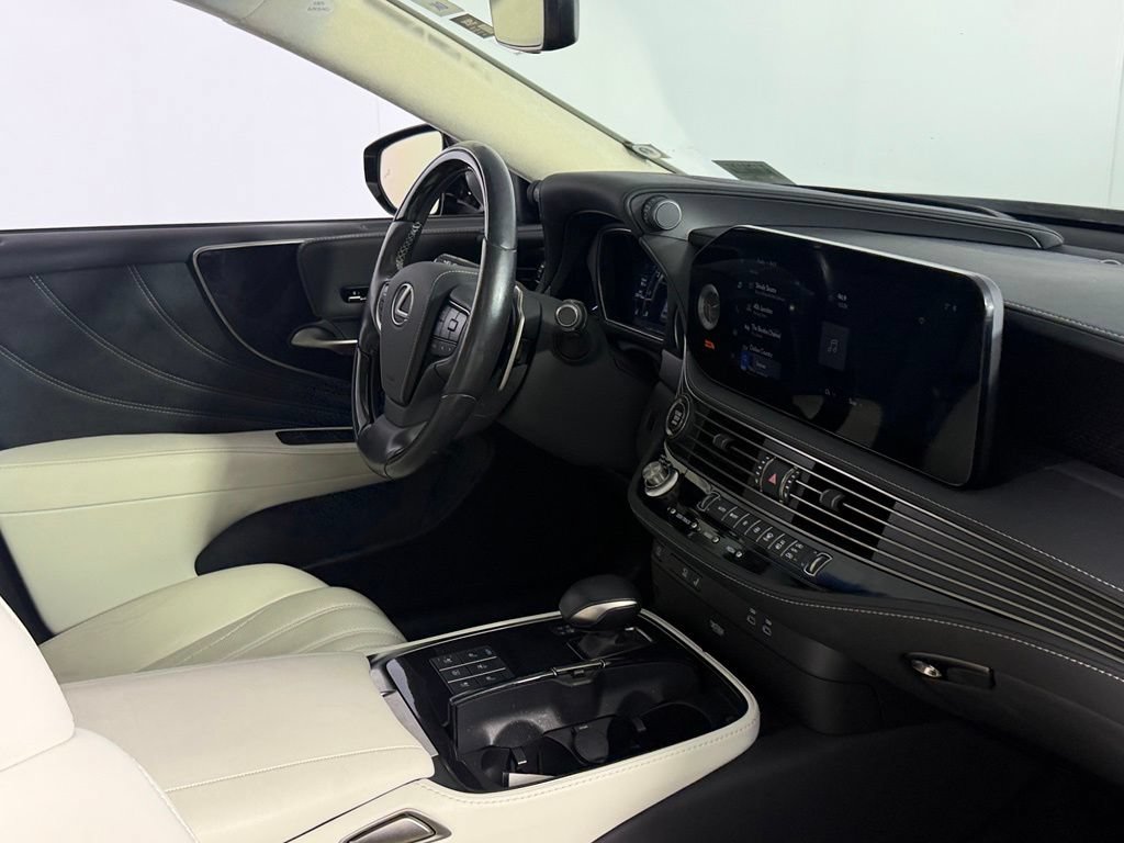 Used 2023 Lexus LS 500 w/ Interior Upgrade Package RWD image 31