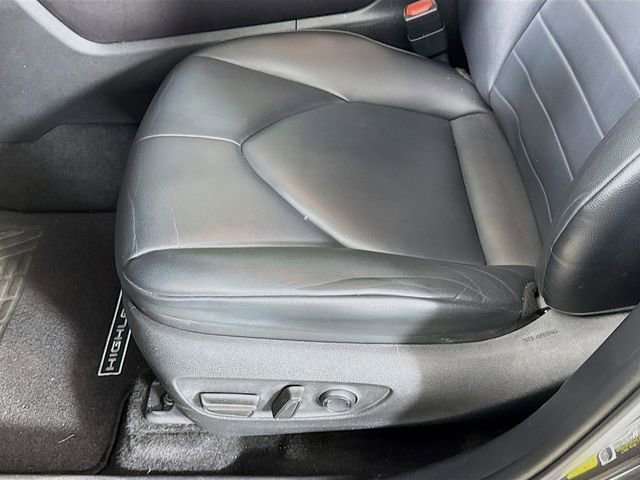 Used 2022 Toyota Highlander XLE image 21