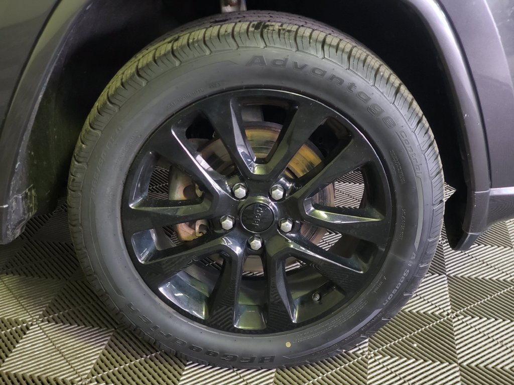 Used 2017 Jeep Grand Cherokee Altitude AWD/4WD image 30