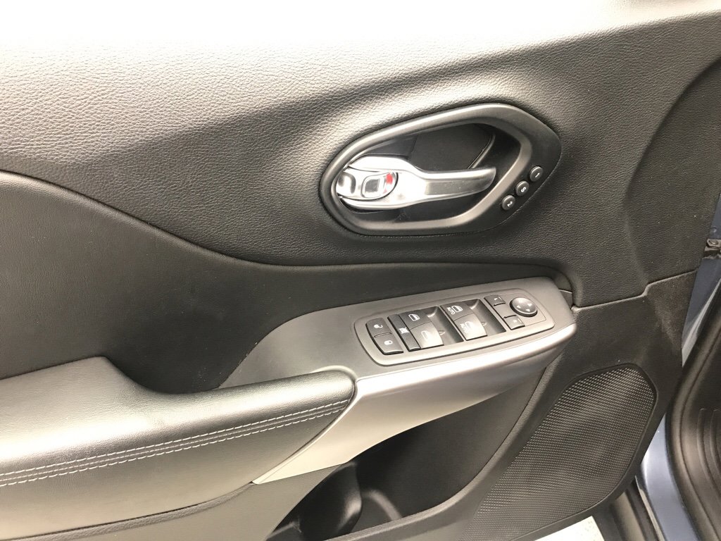 Used 2021 Jeep Cherokee Limited w/ Elite Package image 8