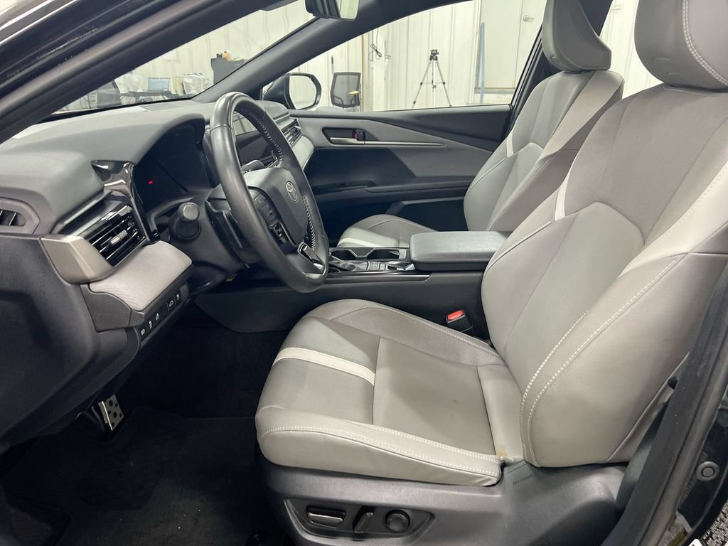 Used 2025 Toyota Camry SE w/ Convenience Package FWD image 20