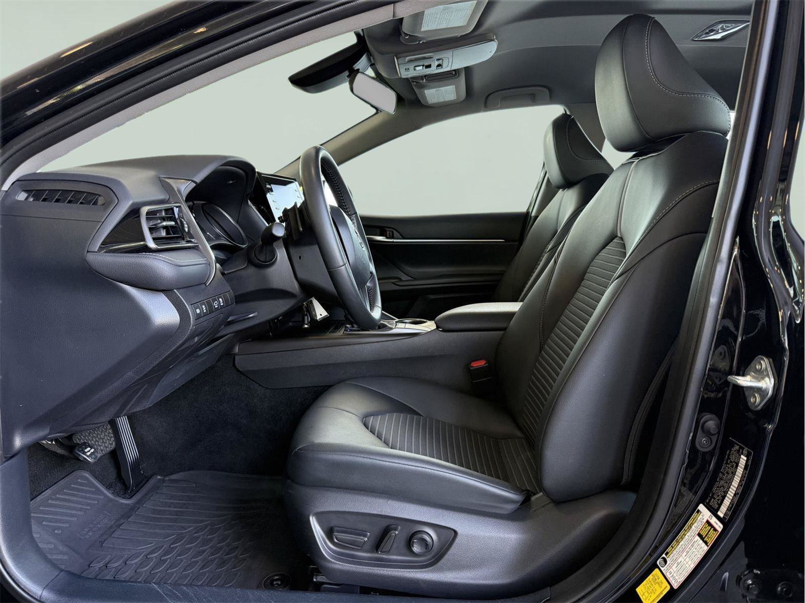 Used 2022 Toyota Camry SE FWD image 9