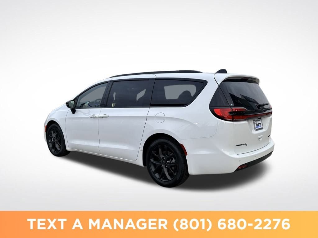 New 2026 Chrysler Pacifica Limited w/ S Appearance Package FWD image 9