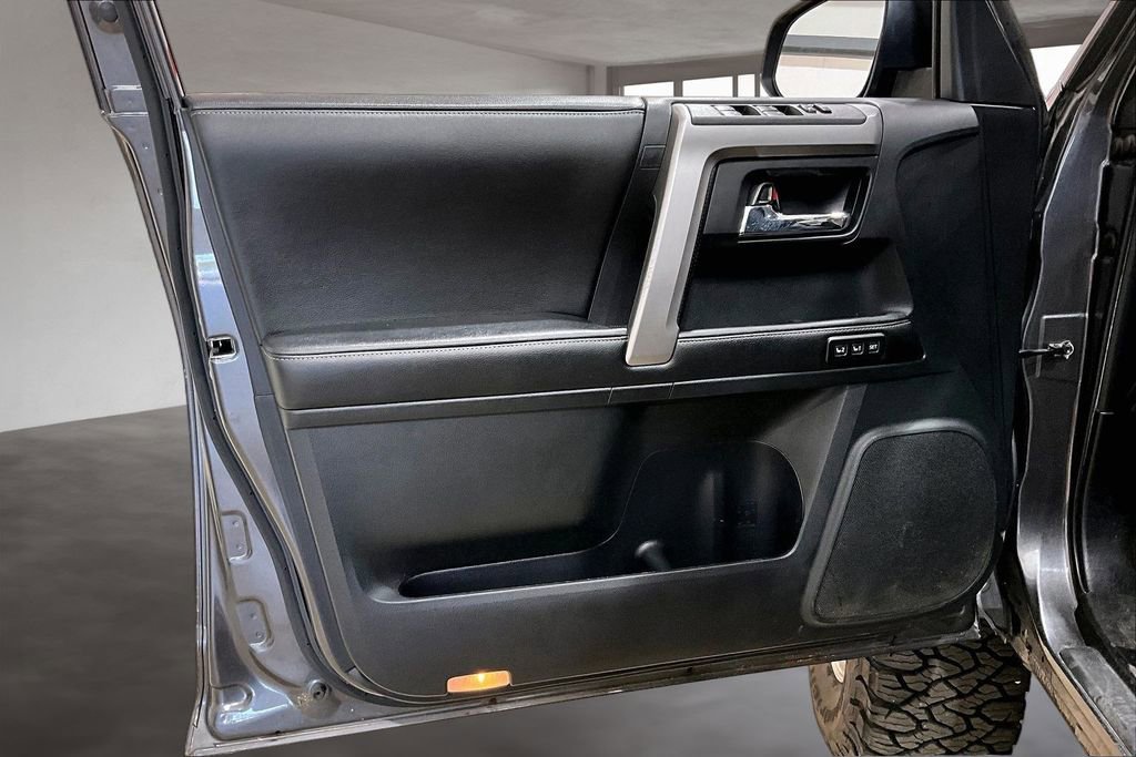 Used 2015 Toyota 4Runner Limited AWD/4WD image 22