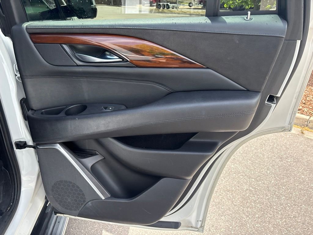 Used 2019 Cadillac Escalade Luxury AWD/4WD image 22