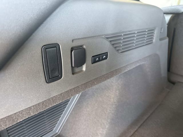 Used 2025 Lincoln Nautilus Premier AWD/4WD image 7