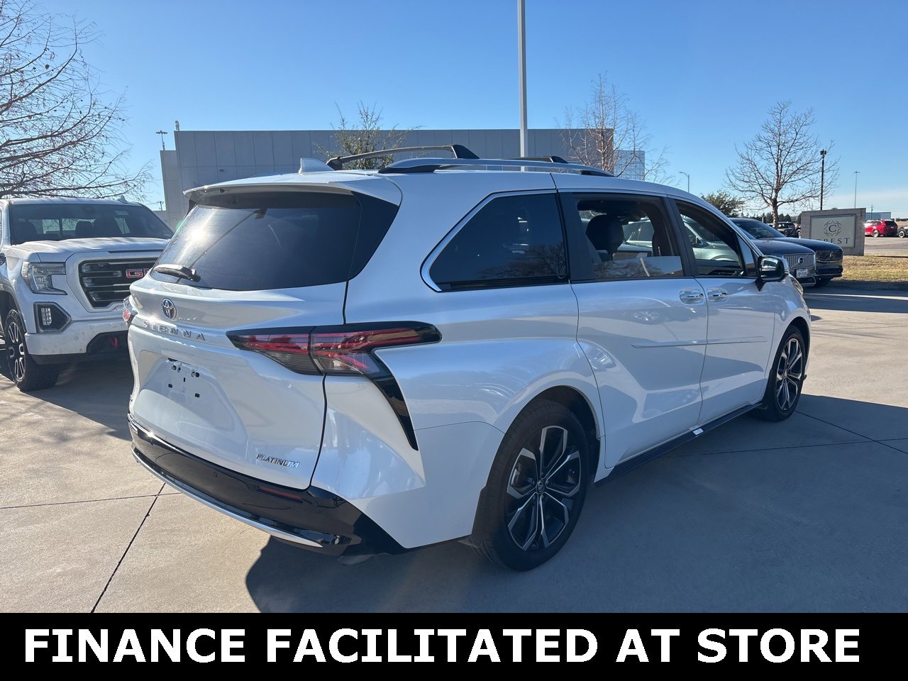 Used 2025 Toyota Sienna Platinum image 5