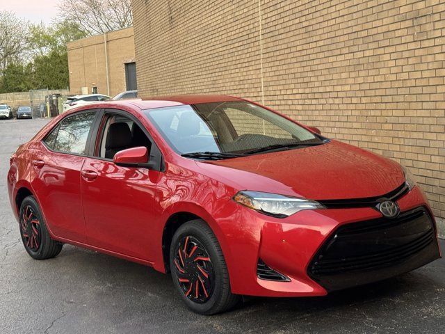 Used 2018 Toyota Corolla LE FWD image 2