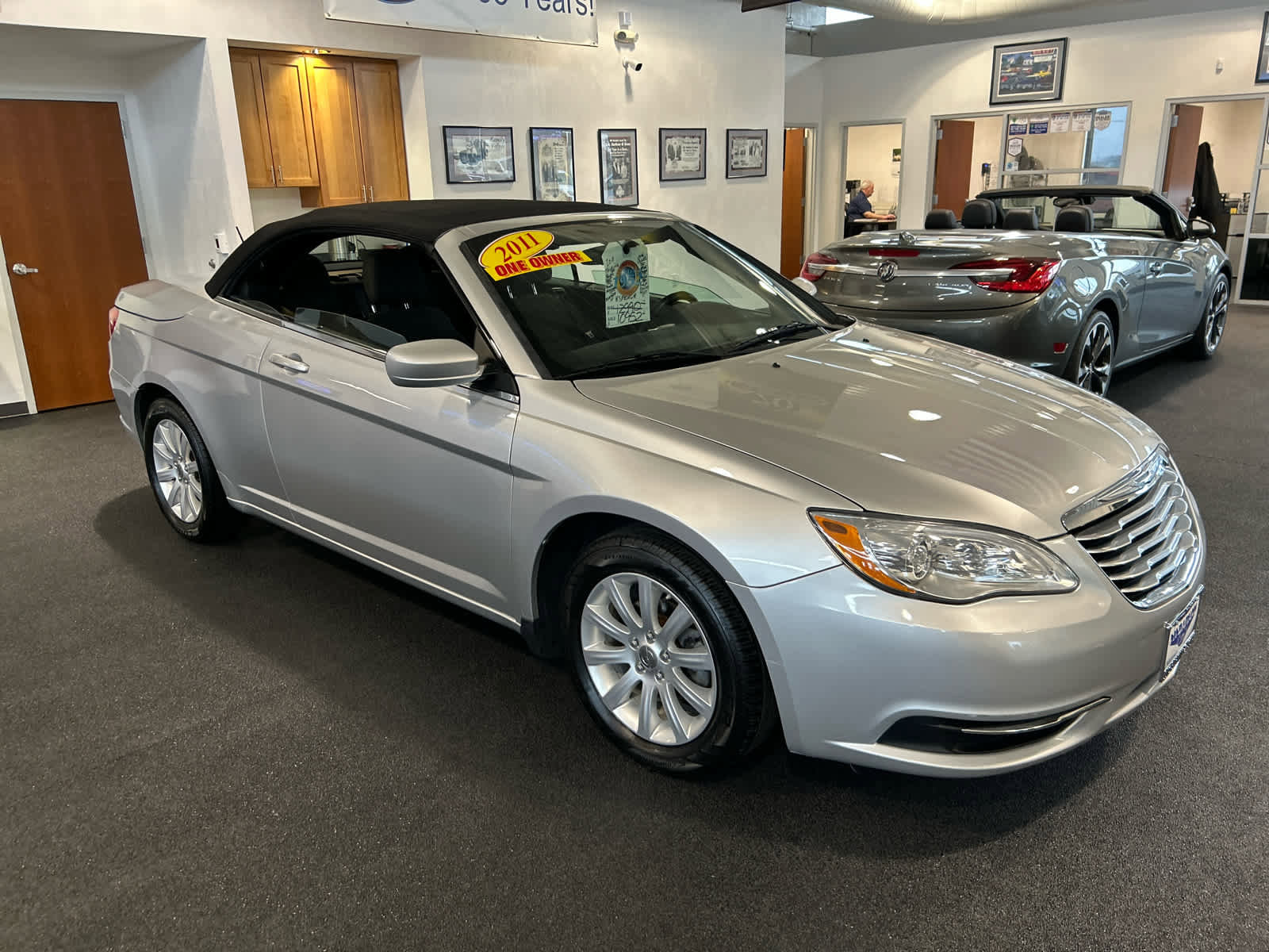 Used 2011 Chrysler 200 Touring w/ Cold Weather Group image 10