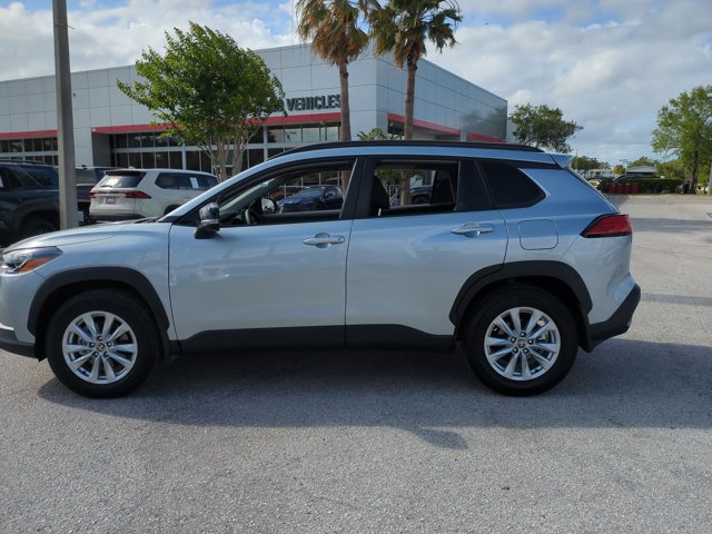 Used 2025 Toyota Corolla Cross LE FWD image 9