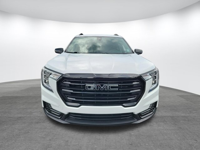Used 2023 GMC Terrain SLE w/ Elevation Edition FWD image 2