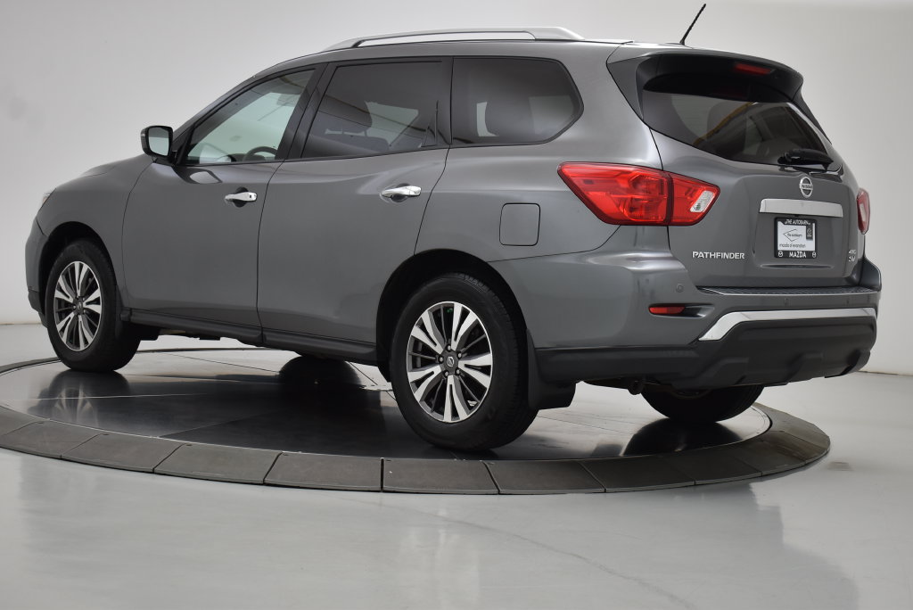 Used 2017 Nissan Pathfinder SV AWD/4WD image 18