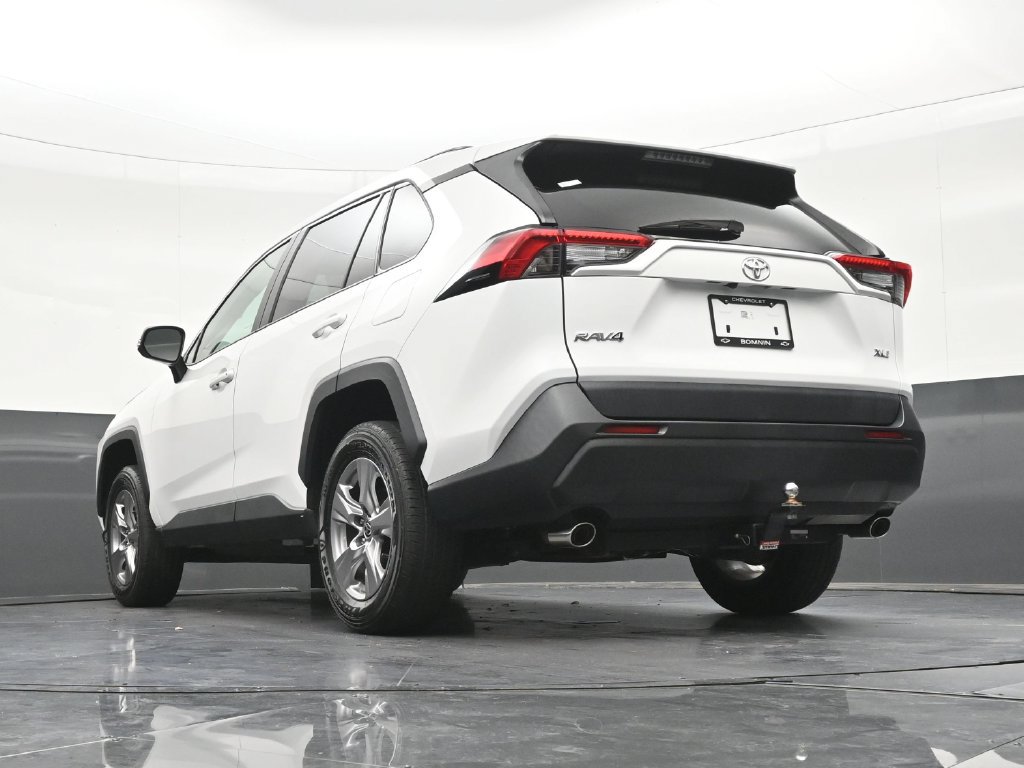 Used 2022 Toyota RAV4 XLE w/ Convenience Package FWD image 28
