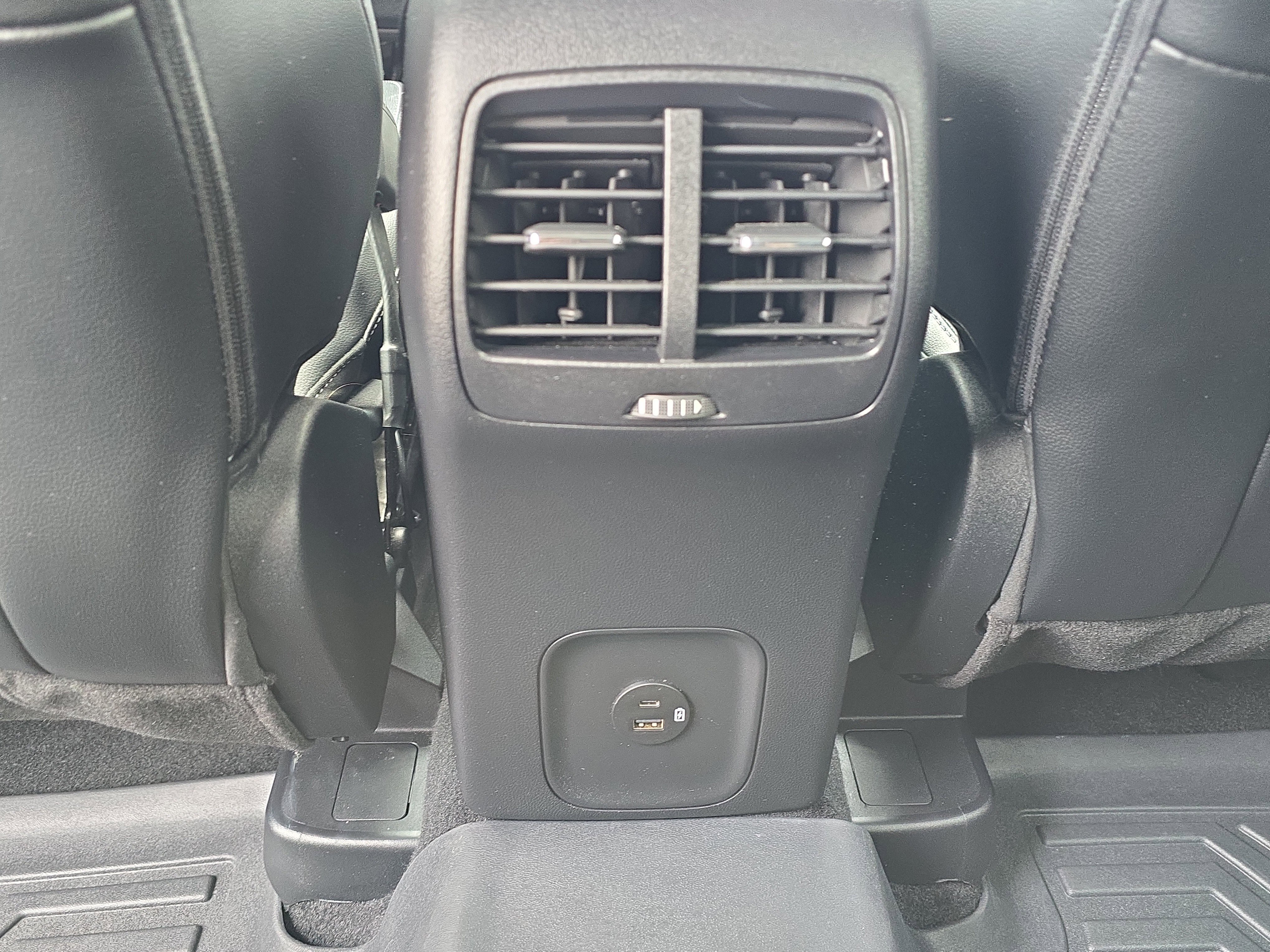 Used 2021 Ford Escape Titanium image 14