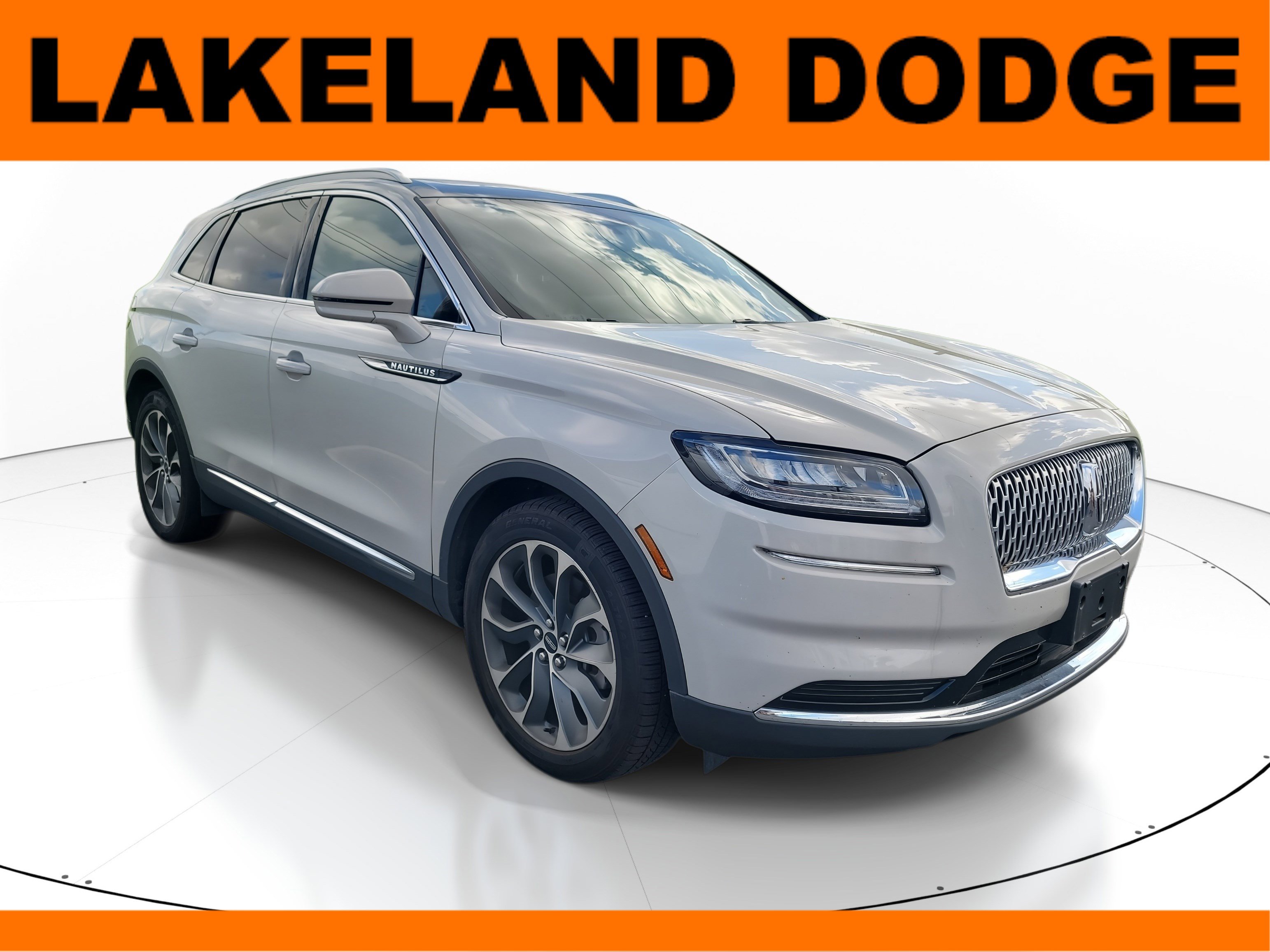 Used 2022 Lincoln Nautilus Reserve w/ Luxury Package image 1