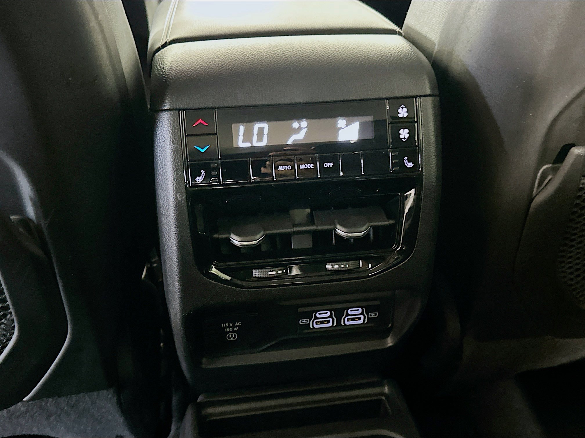Used 2023 Jeep Grand Cherokee L Limited w/ Trailer Tow Group (B) AWD/4WD image 27