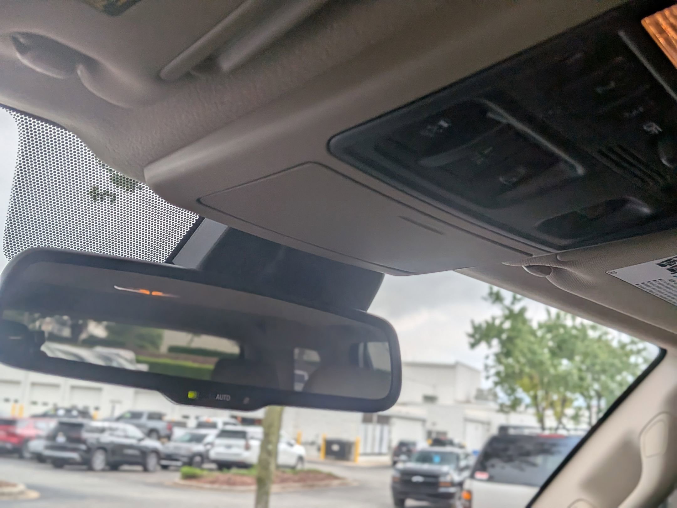 Used 2020 Toyota 4Runner SR5 Premium w/ Moonroof Package AWD/4WD image 32