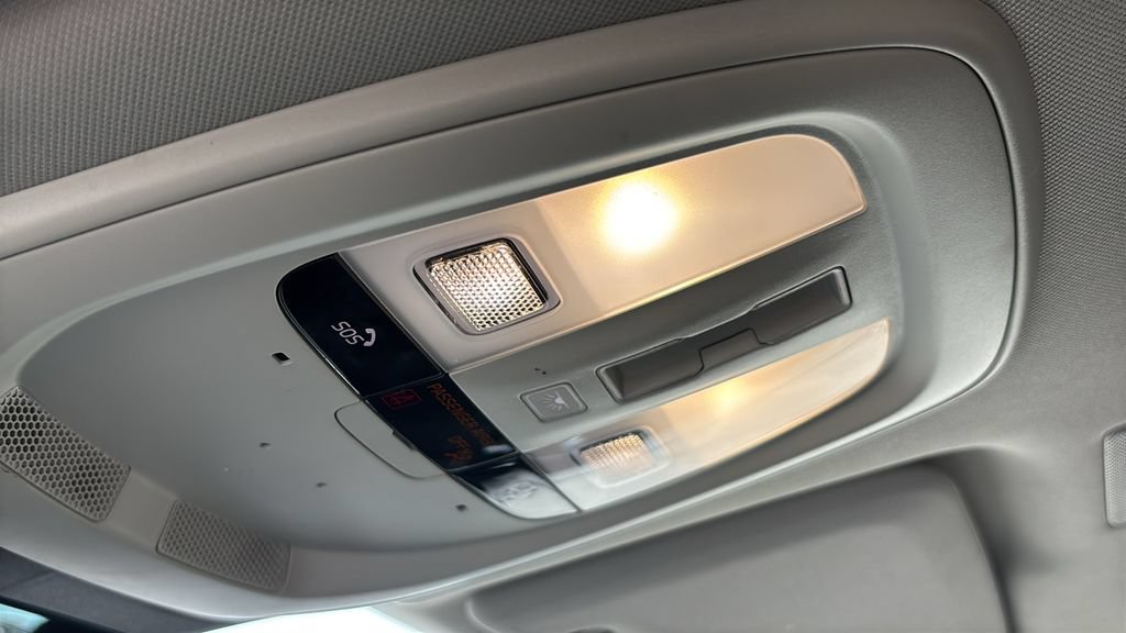 Certified 2025 Volvo XC60 B5 Plus AWD/4WD image 22
