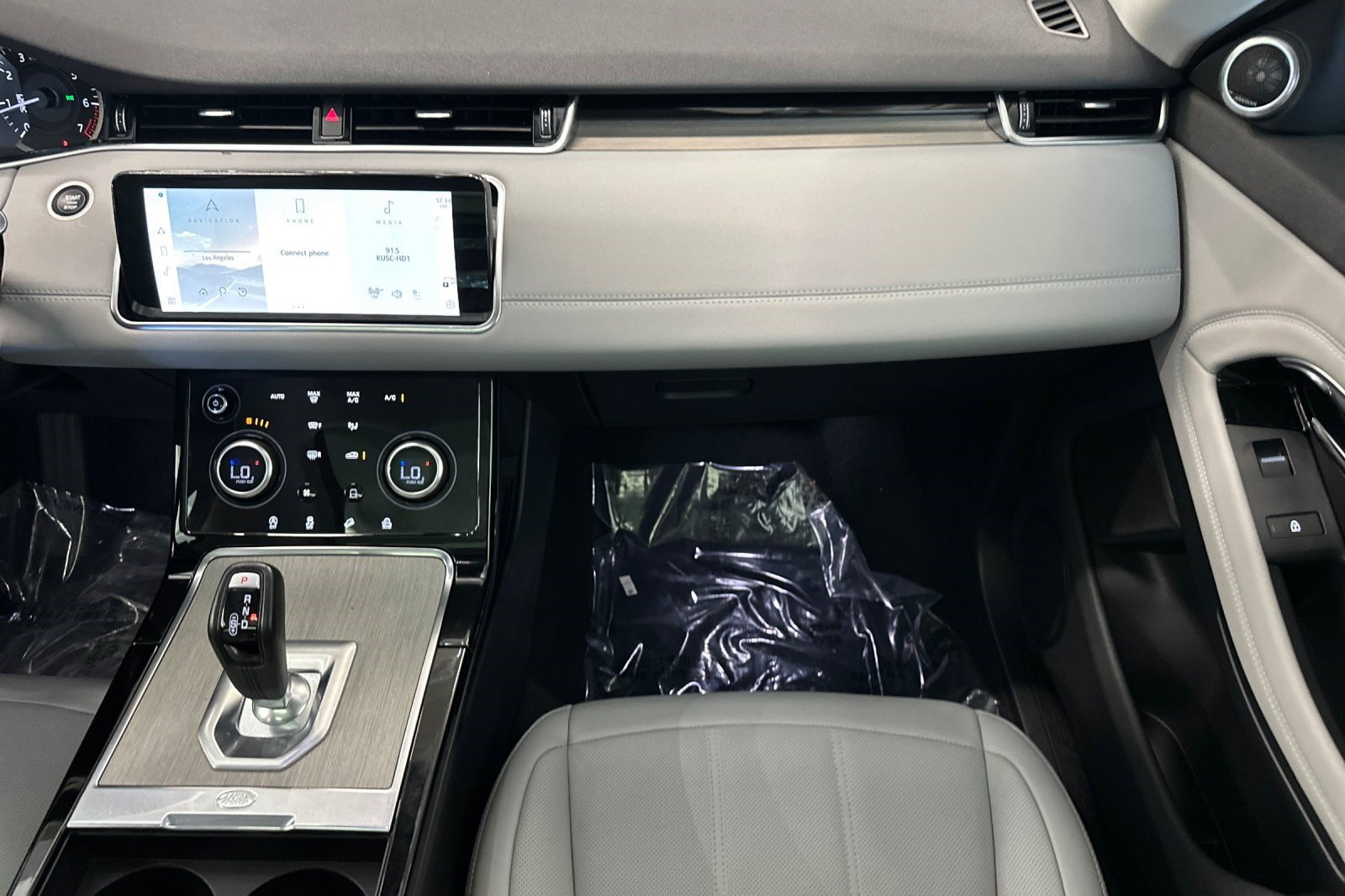 Used 2023 Land Rover Range Rover Evoque SE AWD/4WD image 16
