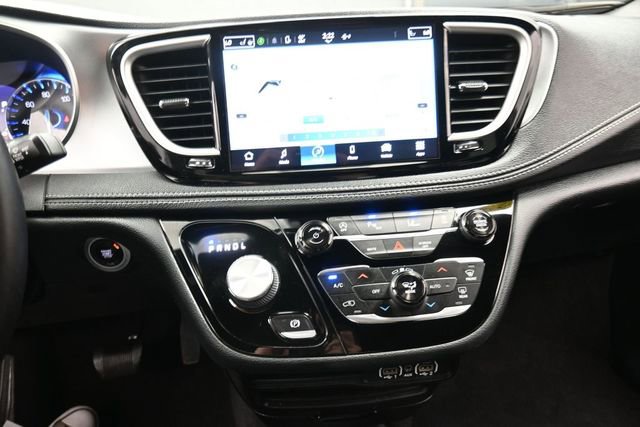 Used 2023 Chrysler Pacifica Touring-L w/ S Appearance Package FWD image 10