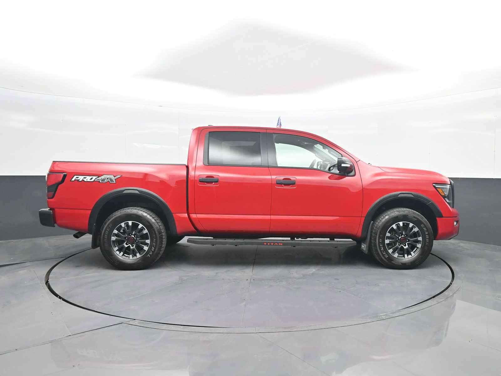 Used 2024 Nissan Titan PRO-4X w/ Pro-4x Convenience Package AWD/4WD image 6