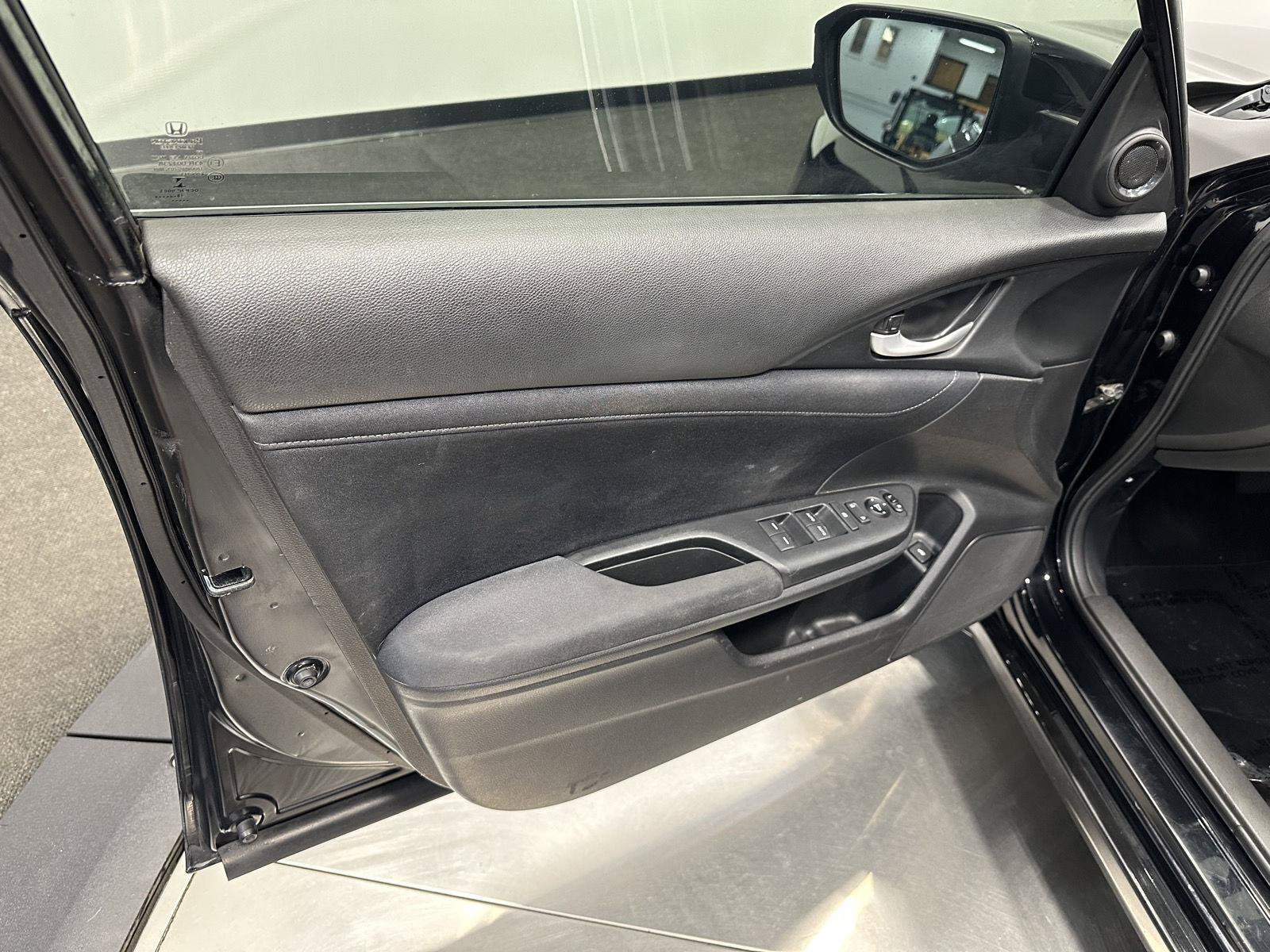 Used 2019 Honda Insight LX image 9